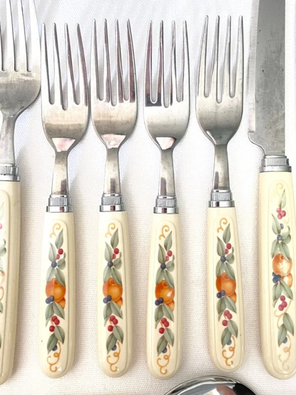 Vintage 20 Piece Corelle Abundance Flatware Set